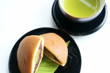 和菓子　栗どら焼き　お茶