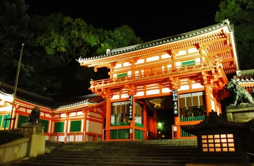 Deurstickers 京都　ライトアップ八坂神社 © sada
