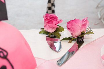 decorated knifes to cut cake