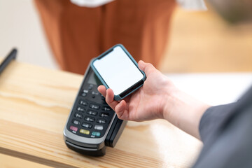 スマートフォン・タッチ決済・電子決済・キャッシュレス・支払い