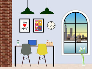ニューヨークの仕事部屋には快適な机と椅子があり、窓の外には有名なブルックリン橋と夕焼けが見えています