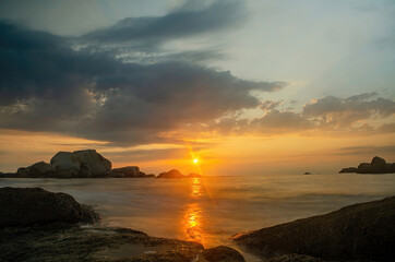 Fototapeta premium sunrise over the sea