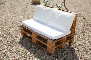 wooden pallets and white cushions make garden wood lounge chair in home garden outdoor