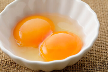 生卵　Raw eggs