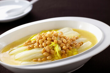 Delicious Chinese food, peas and cabbage
