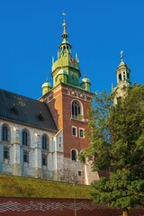 Obraz premium Wieża Zygmuntowska na Wawelu w promieniach porannego słońca