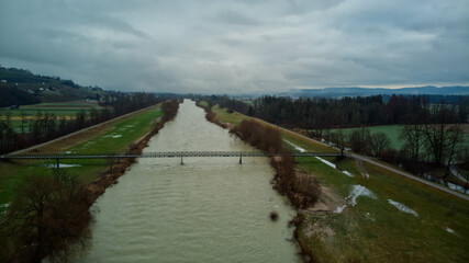 Fototapeta na wymiar Drohnenflug über der Thur bei Hochwasser