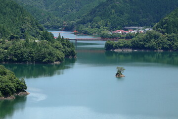 魚梁瀬ダム湖　魚梁瀬大橋　夏　（高知県　北川村　馬路村）