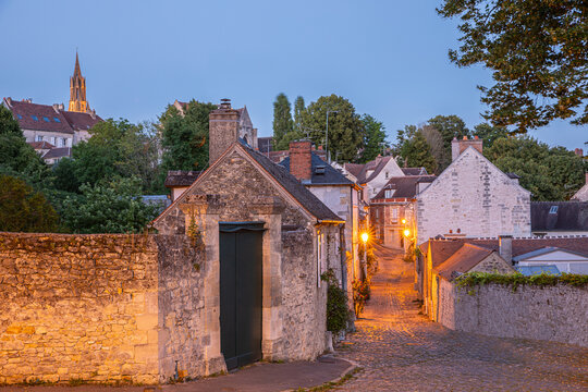 Promenade dans la ville de Senlis en France