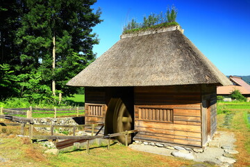 Obraz premium 岩手県遠野市 夏の山口の水車小屋