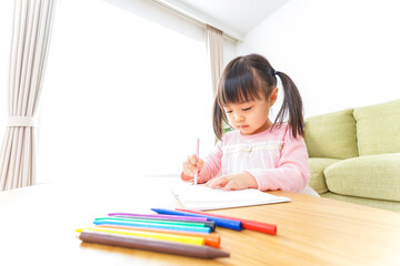 お絵かきをする子ども・教育イメージ