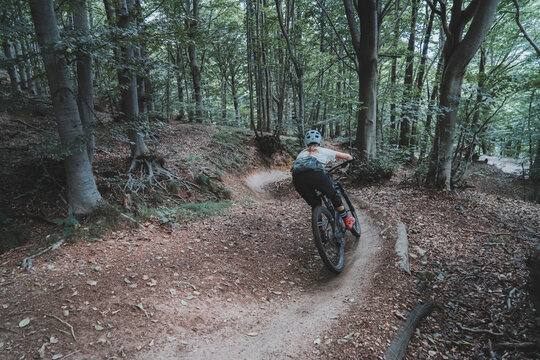 rear shot of female mountainbiker on flow trail taking a corner