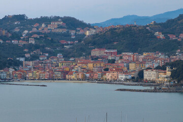 San Terenzo, borgo Ligure in provincia di La Spezia, che si affaccia sul Golfo dei Poeti.