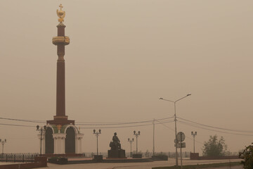 Fototapeta na wymiar Smoke from forest fires in the city Yakutsk