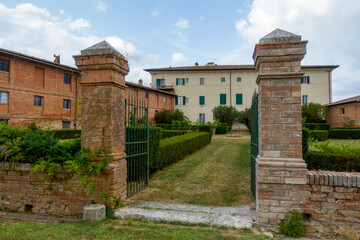 Fototapeta na wymiar Holiday in the Tuscany, close to Siena old farm house