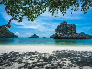 White sand beach rock formation island with turquoise water. Sam Sao Island, Mu Koh Ang Thong, near Samui Island, Thailand.