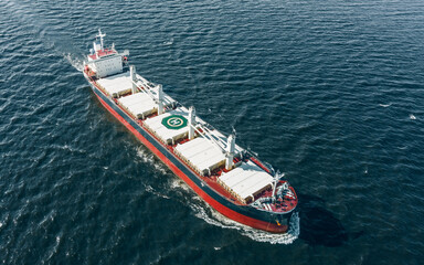 Obraz premium High angled view of cargo ship in the sea