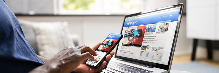Watching Online News Article On Mobile Phone - obrazy, fototapety, plakaty