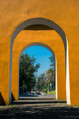 Fototapeta premium Arcos universitarios en la Universidad Veracruzana en Xalapa, Veracruz