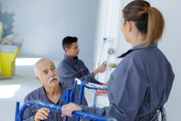 painter with apprentice and client