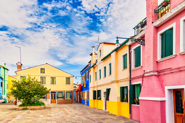 Fototapeta na wymiar Beautiful vibrant colorful houses in Burano, near Venice in Italy.
