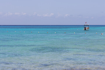 Obraz premium Hermosa foto del mar caribe en Cozumel, Quintana Roo, México.