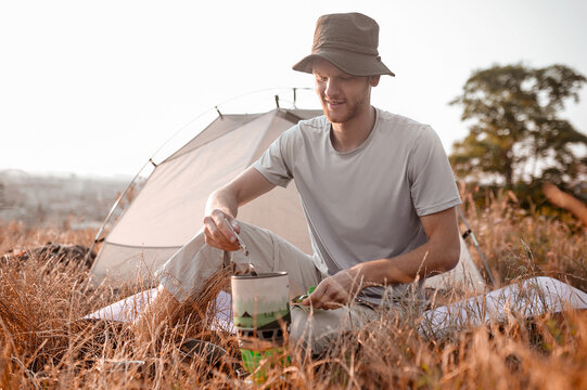 How to Go Green on Your Next Camping Trip with Eco-Friendly Equipment