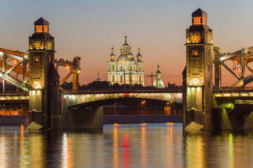 Fototapeta premium Smolny Cathedral in the alignment of the Bolsheokhtinsky bridge on a white night, Saint Petersburg