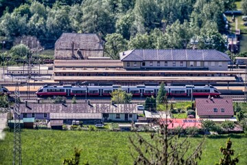 Obraz premium Station Unzmarkt with Railjet