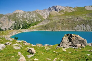 Lac Sainte Anne situé au-dessus du village de Ceillac, Parc Naturel Régional du Queyras, Alpes du...