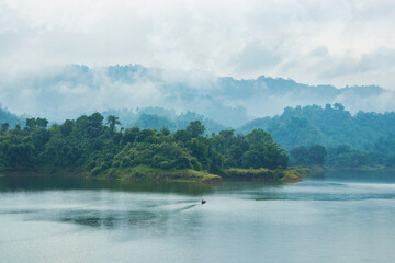 Fototapeta na wymiar fog on the mountain lake