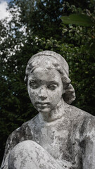 Fototapeta na wymiar statue of a person in the garden
