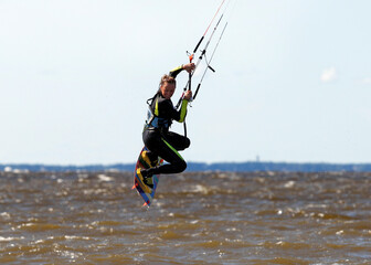 Freestyle - a girl jumps on a kite