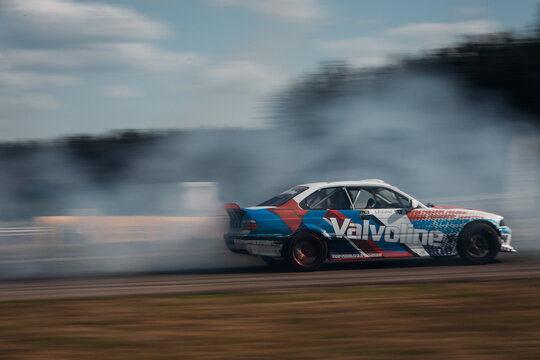 BMW M3 E36 Valvoline team drive fast in drift with smoke