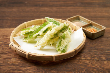 四角豆の天ぷら（うりずん）を白背景で - obrazy, fototapety, plakaty