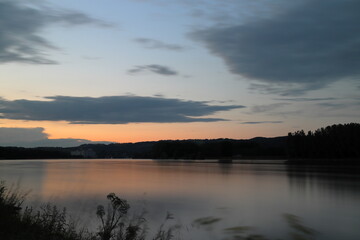 Fototapeta na wymiar Sonnenuntergang über der Donau