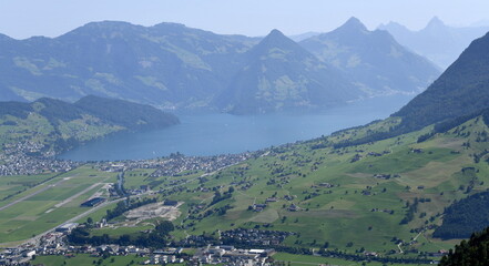 Naklejka premium lac des quatre-cantons vu du stanserhorn