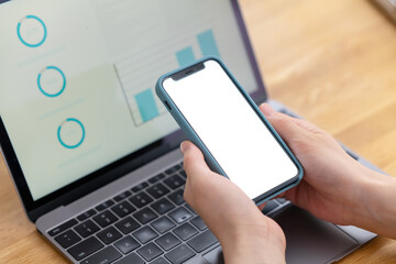 スマートフォン・女性・クローズアップ