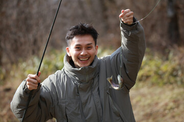 釣りを楽しむ男性