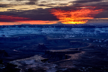 Obraz premium Dramatic sunset over Canyon Lands National Park in Utah