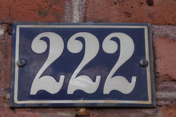 Hausnummer - 222