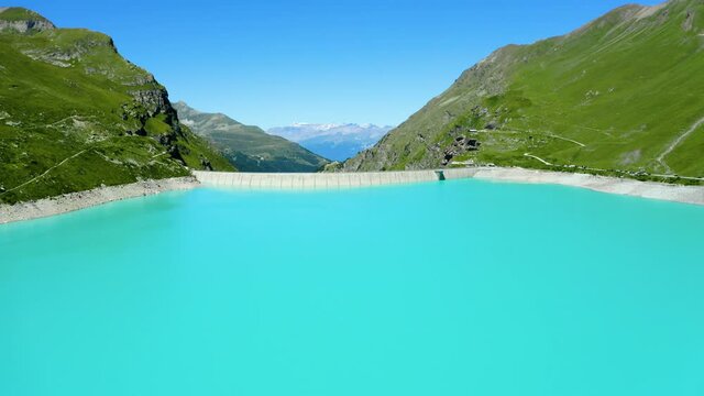 Landscape and nature at Lac de Moiry and the glacier.