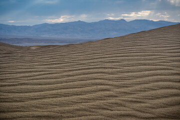 MESQUITE FLATS DUNES AND MOUNTAINS DEATH VALLEY NP 5
