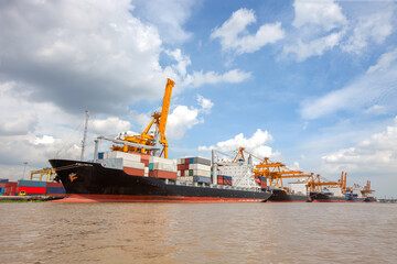 shipping cargo - 451057493