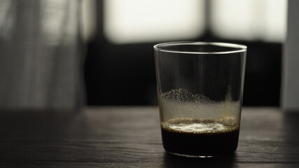 king espresso tonic in tumbler glass, pour espresso in glass