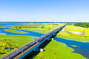 千葉県の印旛沼を渡る京成スカイライナーと国道464号線を俯瞰撮影