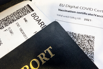 A US Passport, a Covid immunization cetificate and a boarding pass.