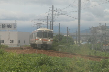 Fototapeta na wymiar JR東海関西本線の通勤電車