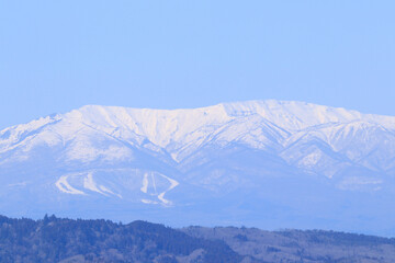 宮城県丸森町から見る雪の奥羽山脈「蔵王連峰」