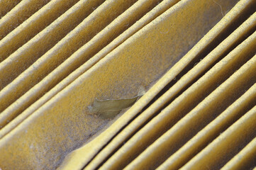 汚れている自動車用エアコンフィルター